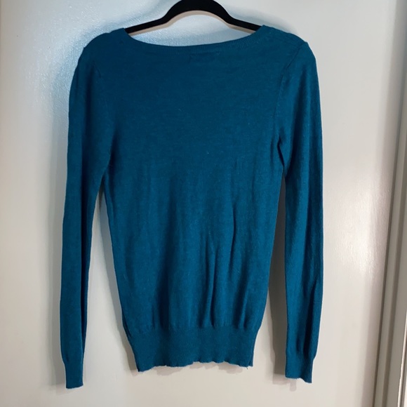 Teal v-neck sweater! - Picture 3 of 3